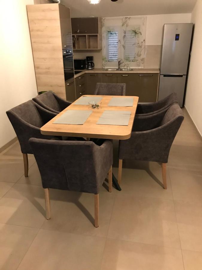 Albatros Apartment Kastel Sucurac Exterior photo