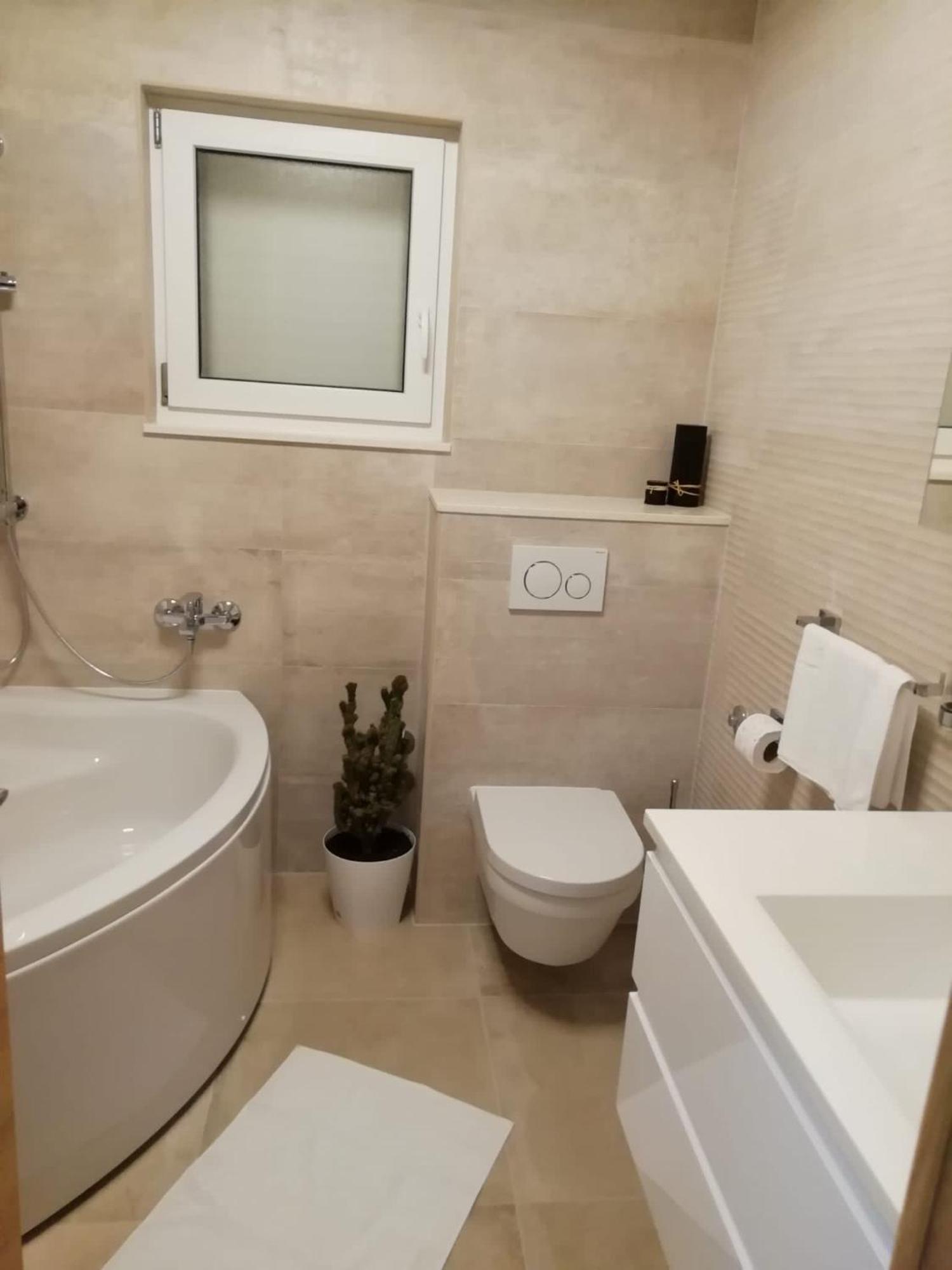Albatros Apartment Kastel Sucurac Exterior photo